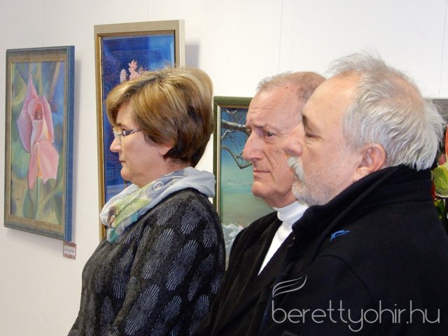 Fellobant az első gyertya lángja 28